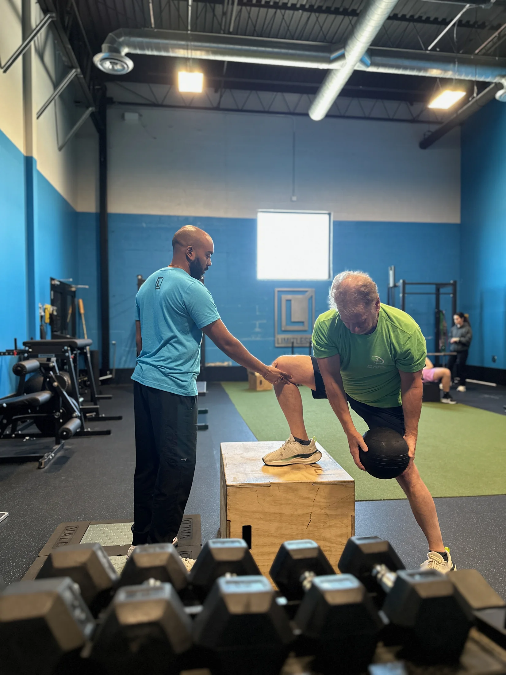 Active adult training with a physical therapist